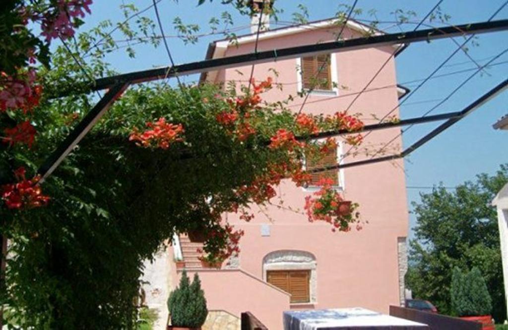 Guest House Valentino Motovun Exterior photo